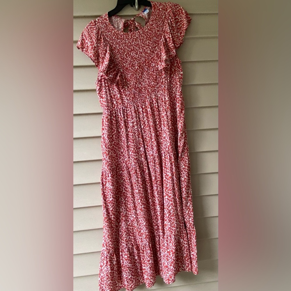 VGUC Old Navy Sz-L(M) Red & White Floral Layers, Ruffled Sleeves, Gathered Chest - Picture 2 of 16